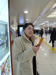 今は前向きな毎日。東京駅で 